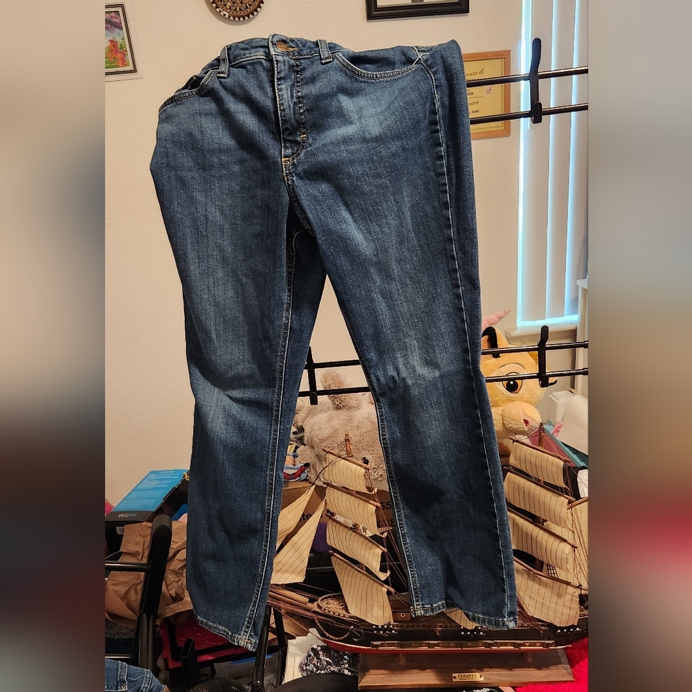 Classic Straight-Leg LEE Women's Jeans in Dark Blue